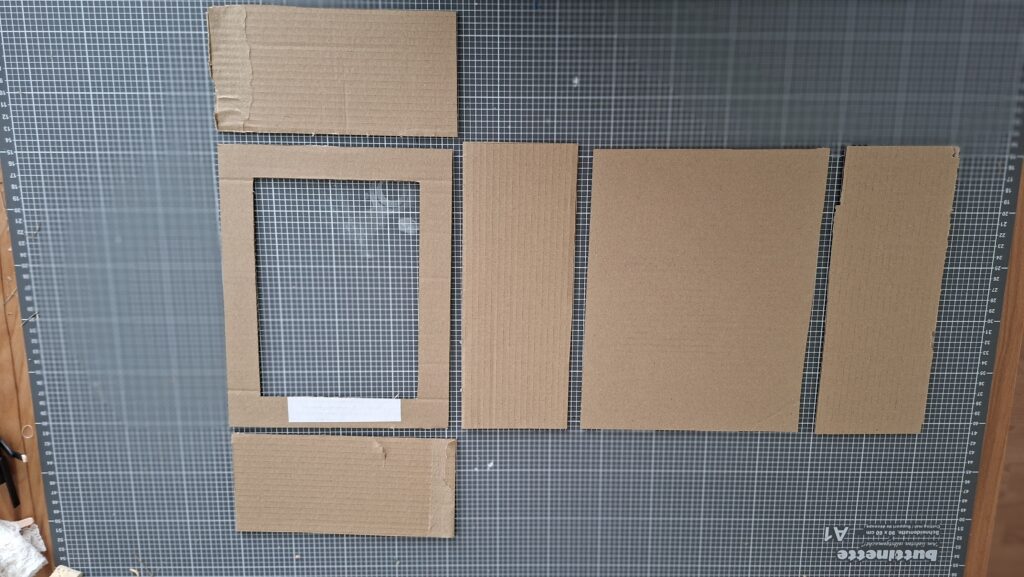 Karton Teile für DIY Koffer zuschneiden