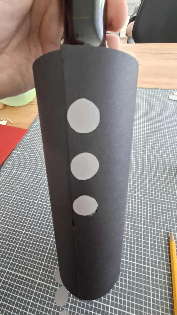 körper mit knöpfen