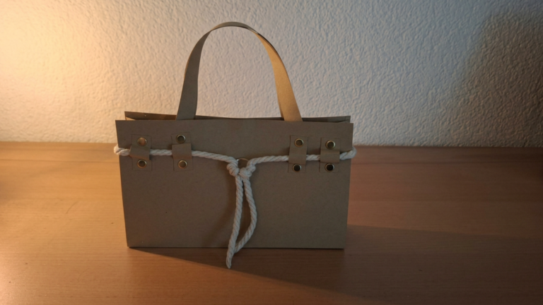 fertige Kraftkartontasche
