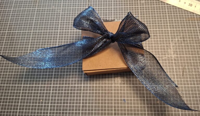 Geschenkbox mit schleife